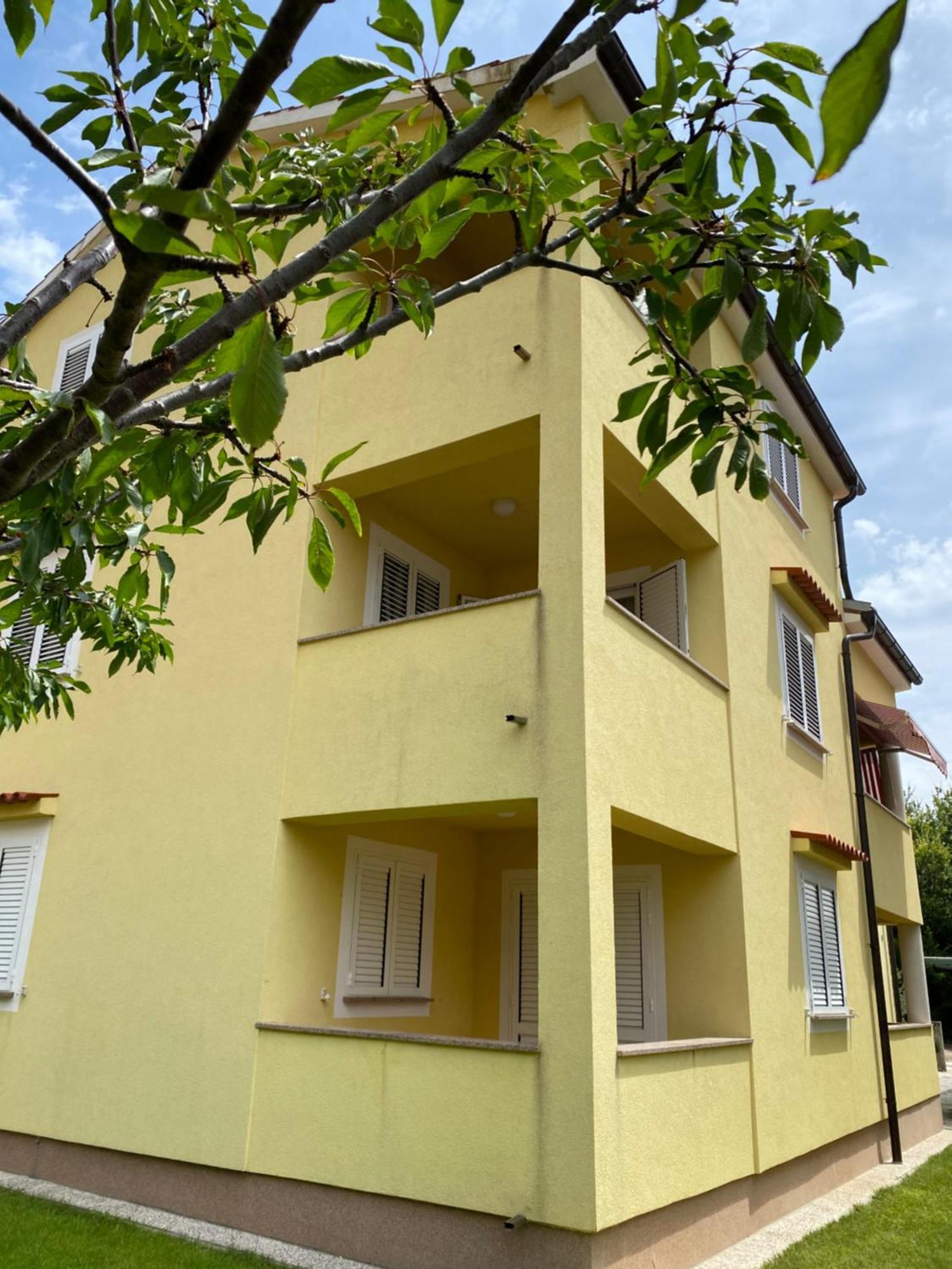 Apartments Luni Baska  Exterior photo