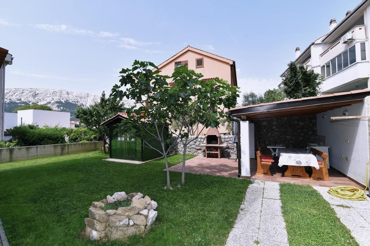 Apartments Luni Baska  Exterior photo