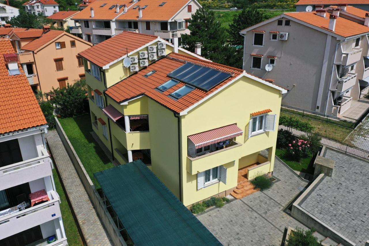Apartments Luni Baska  Exterior photo