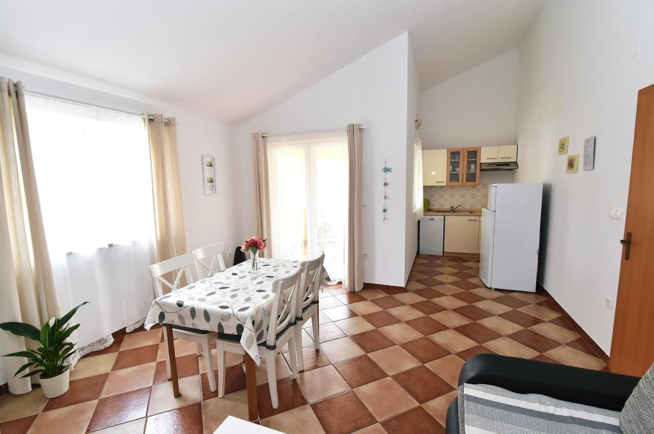 Apartments Luni Baska  Exterior photo