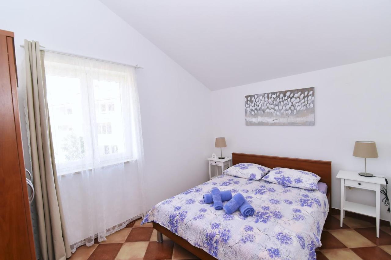 Apartments Luni Baska  Exterior photo