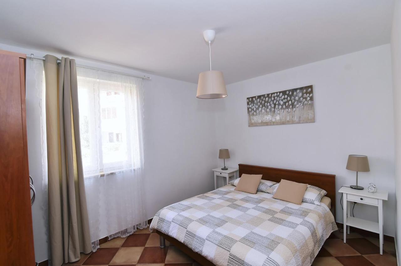 Apartments Luni Baska  Exterior photo