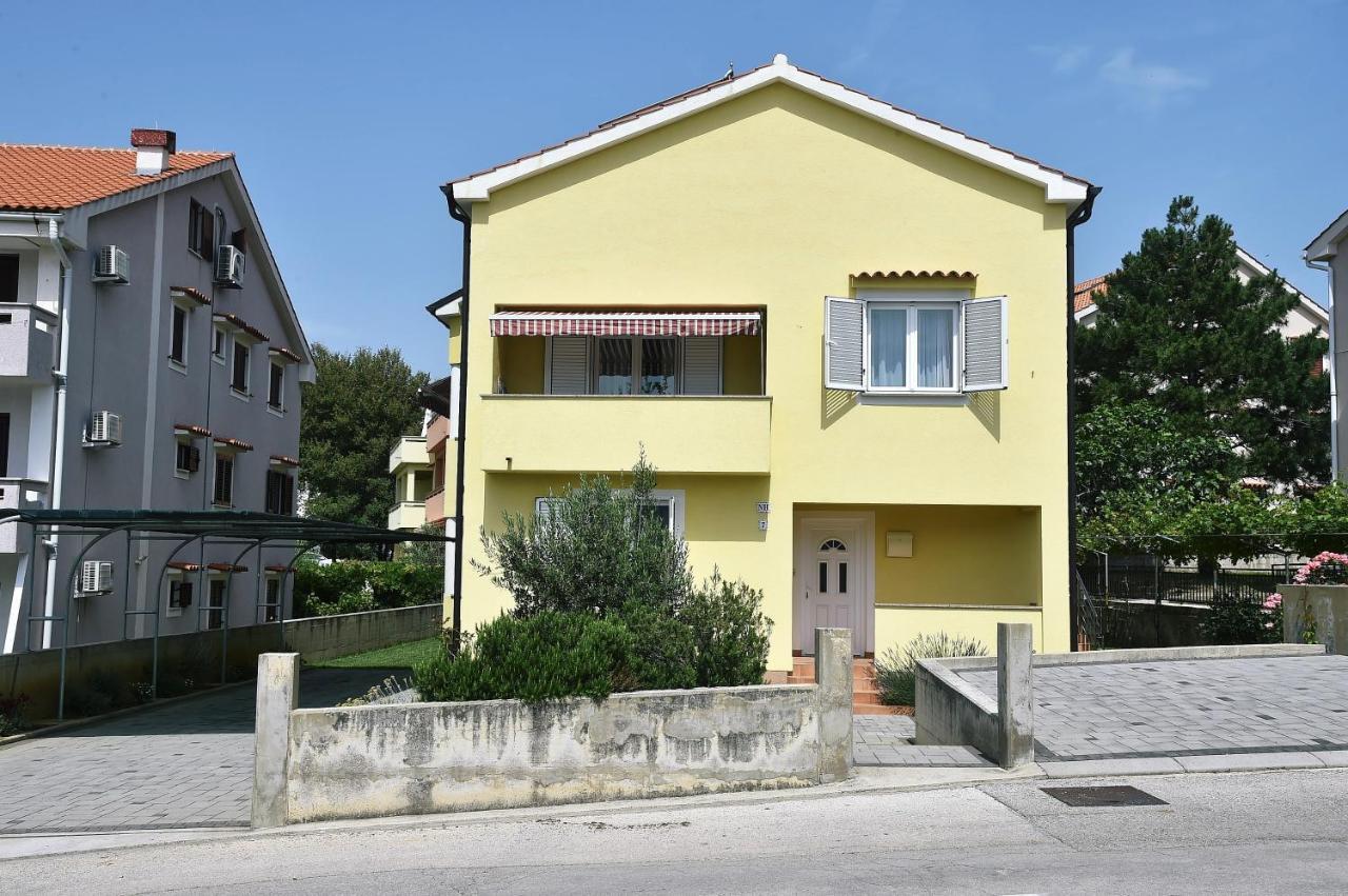 Apartments Luni Baska  Exterior photo